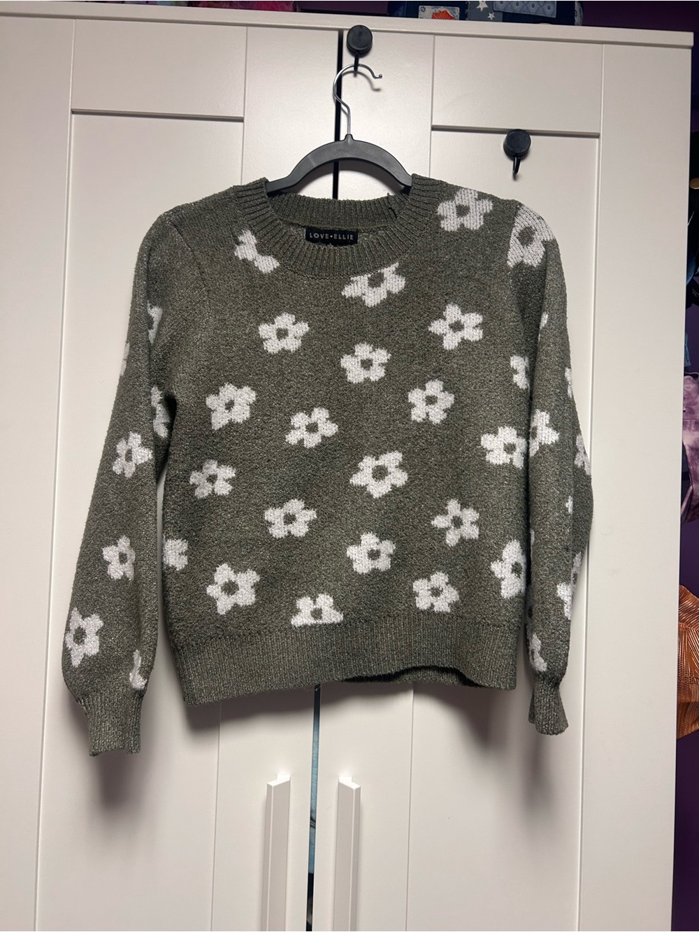 Love+Elle Olive Green Floral Crewneck Sweater. Size 12-14